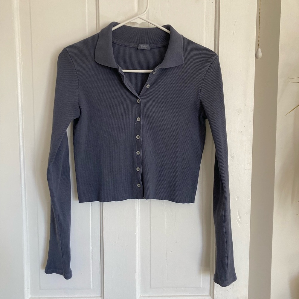Brandy Melville Cropped Collared Long-Sleeve Button-Down Knit Shirt Cardigan